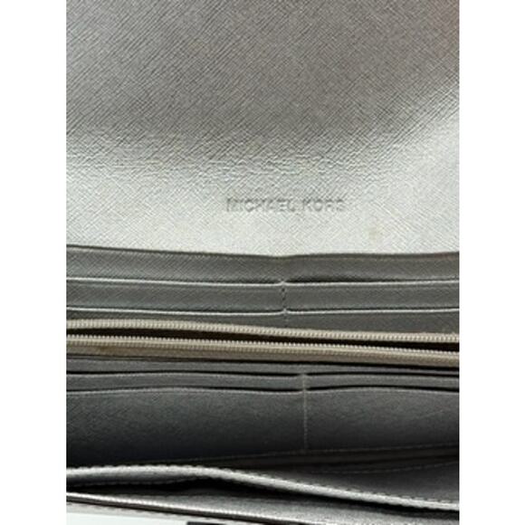 Michael Kors Metallic Silver Clutch Wallet*Jet Set Large Carryall Trifold* - Picture 8 of 14